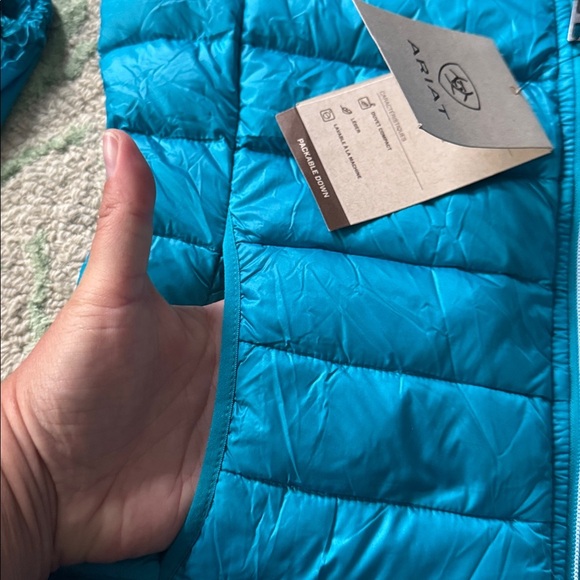 Ariat ideal down packable lightweight atomic blue zipper vest small NWT - Picture 7 of 7